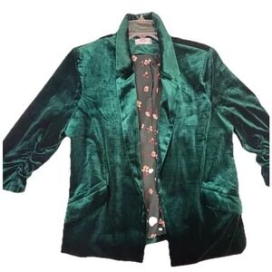 Green velvet blazer with floral lining #velvetblazer